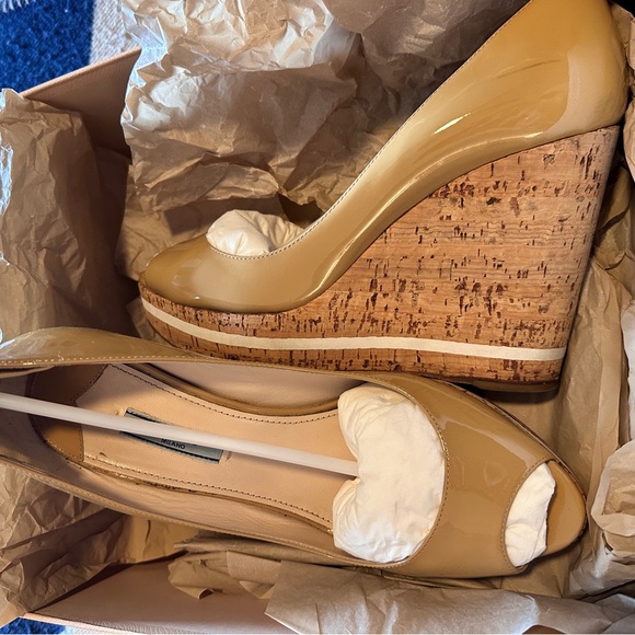 Authentic Prada patent leather striped cork platform sandal wedge size 39. - Picture 4 of 7